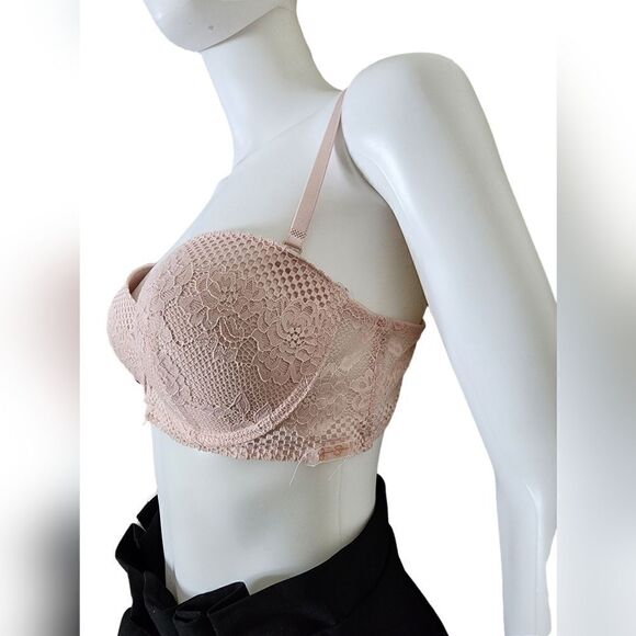 Jessica Simpson bra - Picture 9 of 13